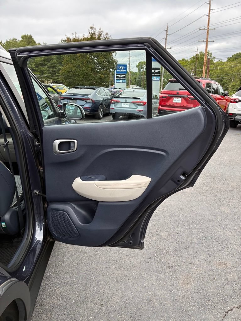 Used 2021 Hyundai Venue FWD image 44