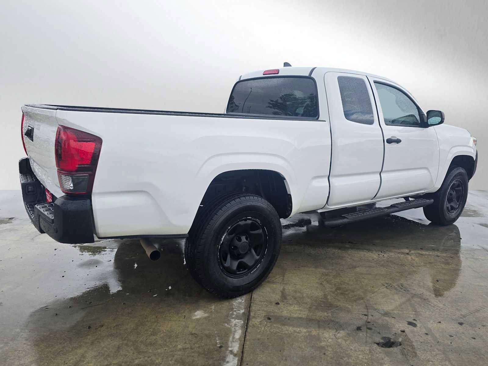 Used 2019 Toyota Tacoma SR image 3