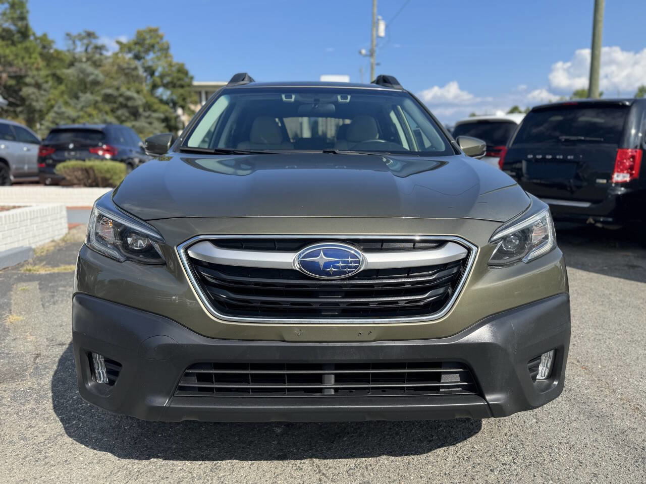 Used 2020 Subaru Outback Premium image 2