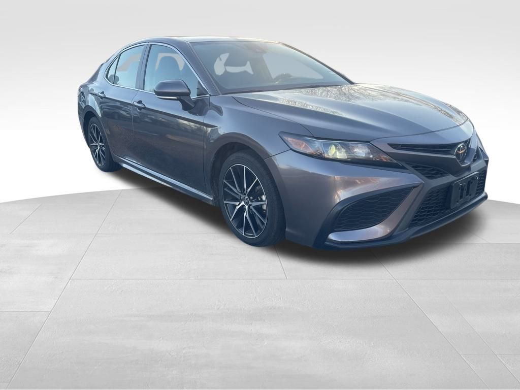 Used 2024 Toyota Camry SE image 7