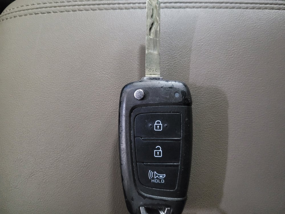 Used 2020 Hyundai Santa Fe SE image 32