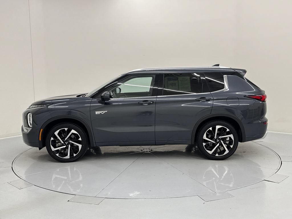 Used 2025 Mitsubishi Outlander 4WD Plug-In Hybrid image 2