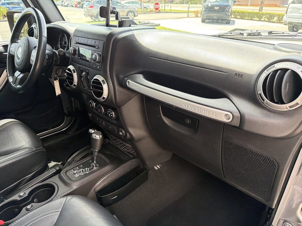 Used 2016 Jeep Wrangler Unlimited Sahara AWD/4WD image 16