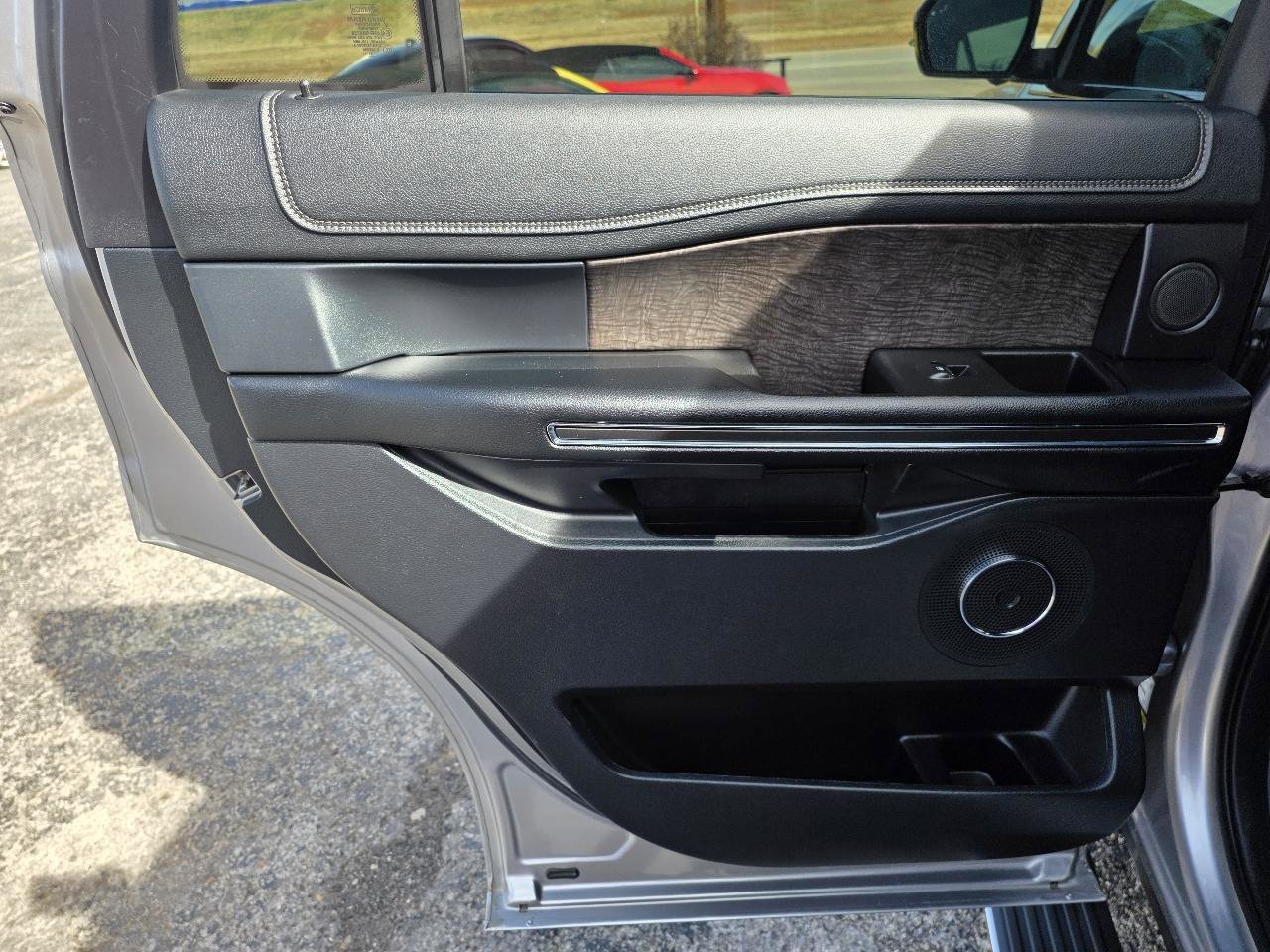 Used 2021 Ford Expedition Limited RWD image 12