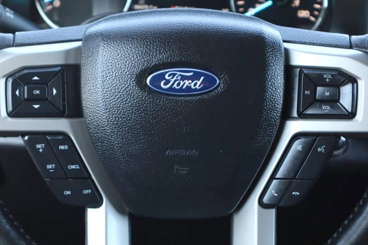 Used 2019 Ford F150 Lariat image 31