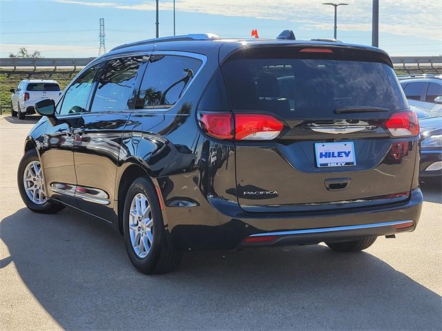 Used 2020 Chrysler Pacifica Touring-L w/ Advanced Safetytec Group image 3