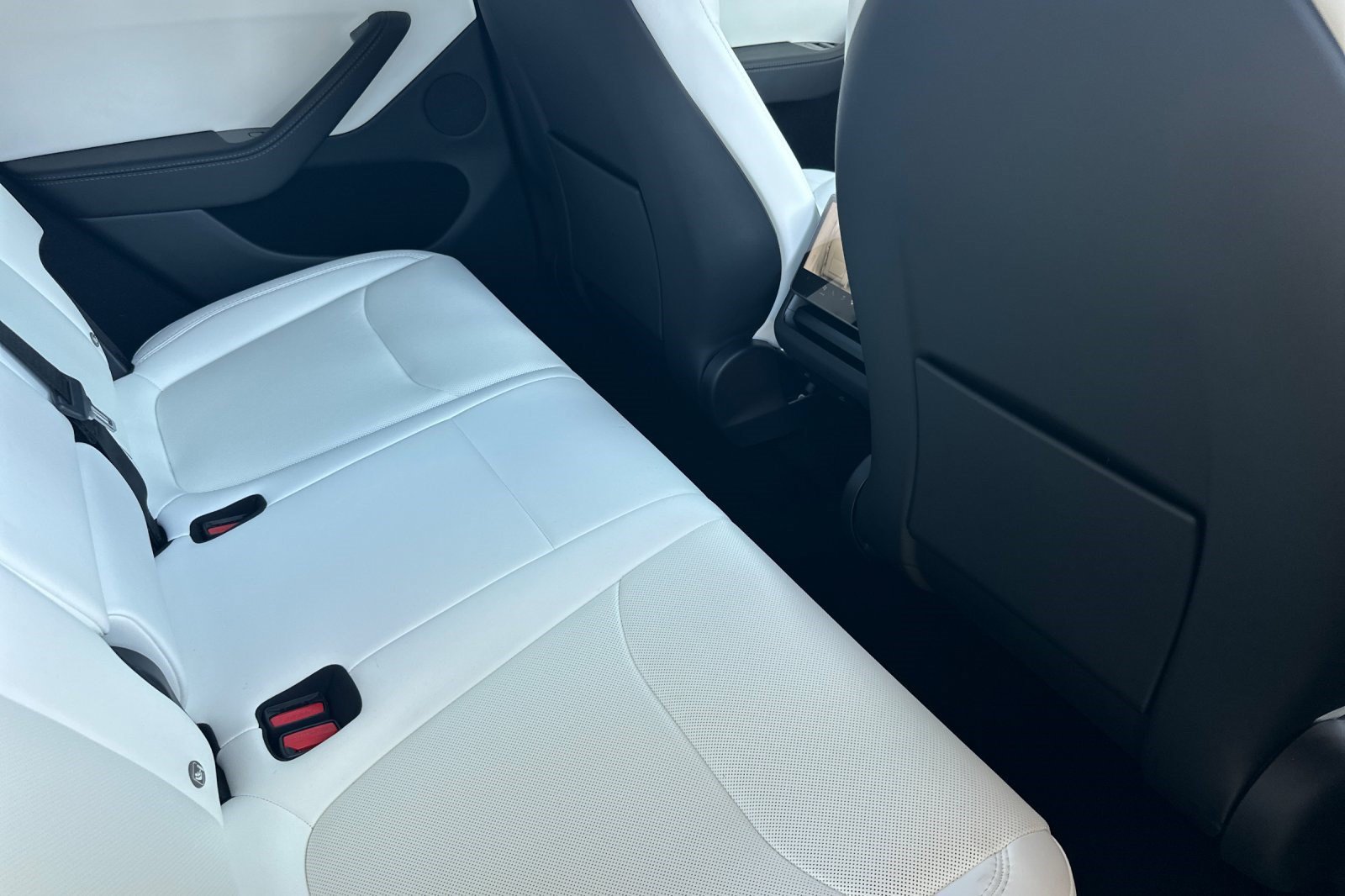 Used 2026 Tesla Model Y 2WD image 32