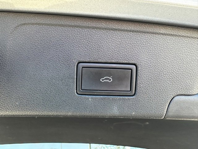 Certified 2022 Volkswagen Atlas Cross Sport SE w/ Panoramic Sunroof Package image 22