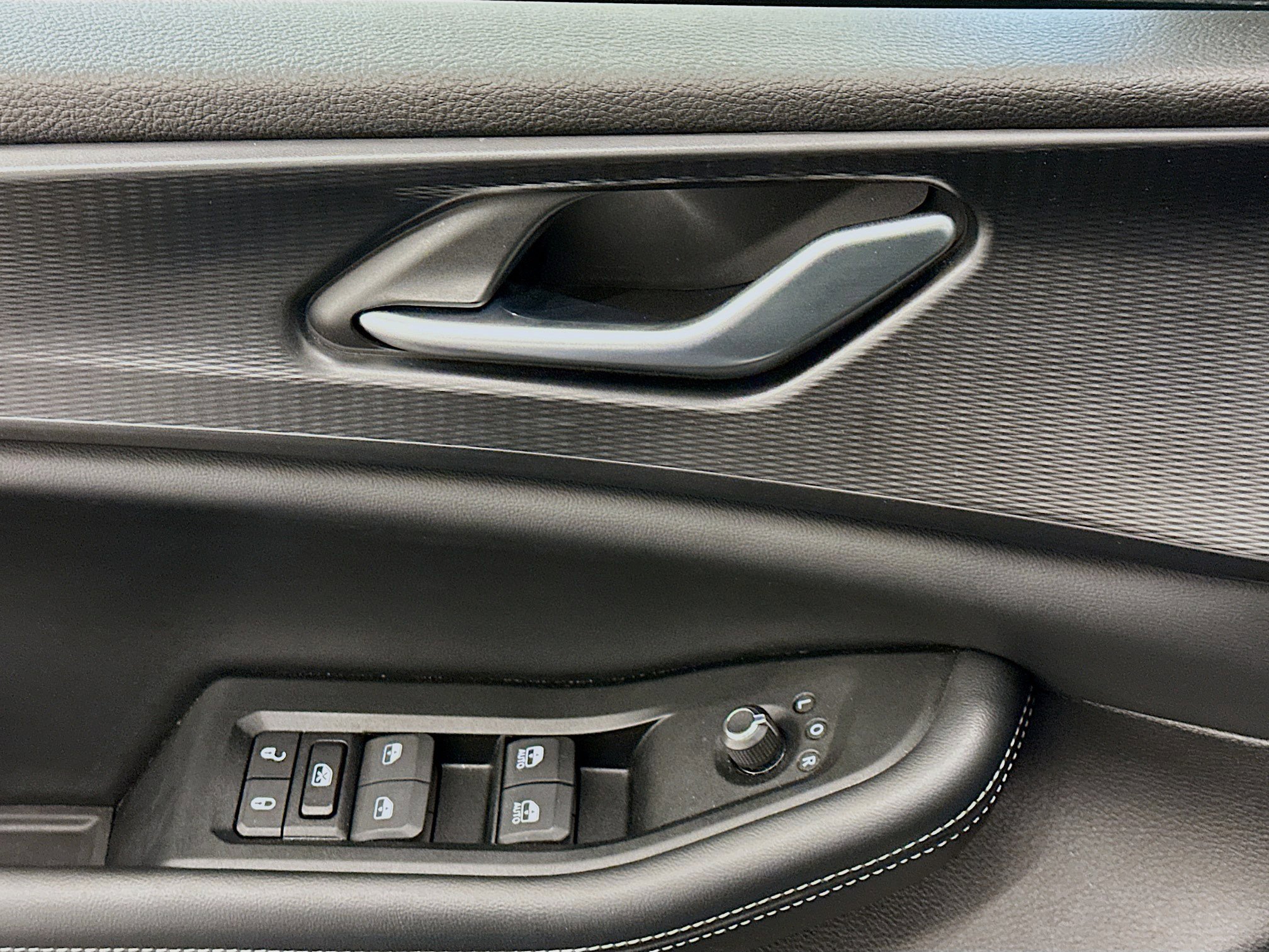 Used 2024 Jeep Grand Cherokee L Laredo image 15