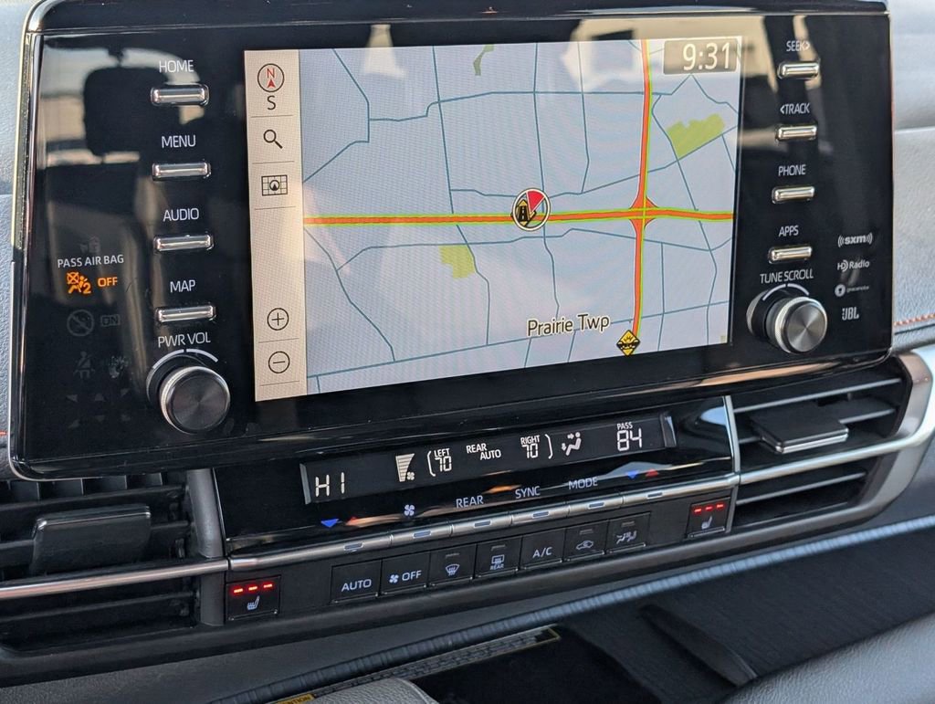 Used 2022 Toyota Sienna XSE image 4