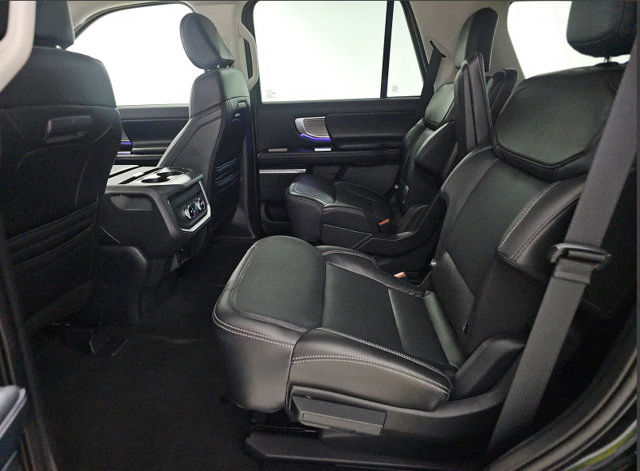 Used 2025 Ford Expedition Platinum AWD/4WD image 9