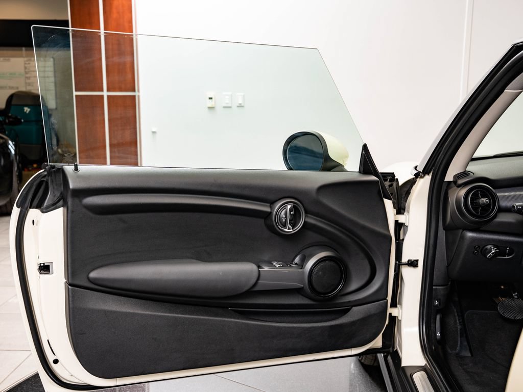Used 2018 MINI Cooper 2-Door Hardtop FWD image 23