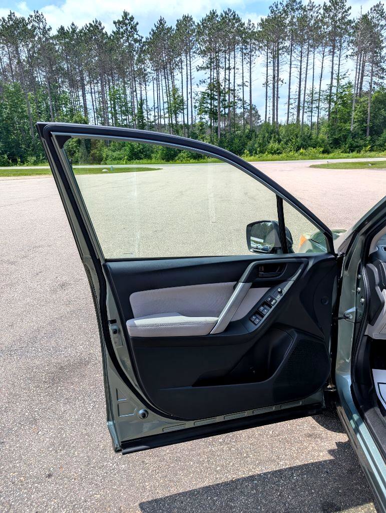 Used 2014 Subaru Forester 2.5i Premium w/ All-Weather Package image 11