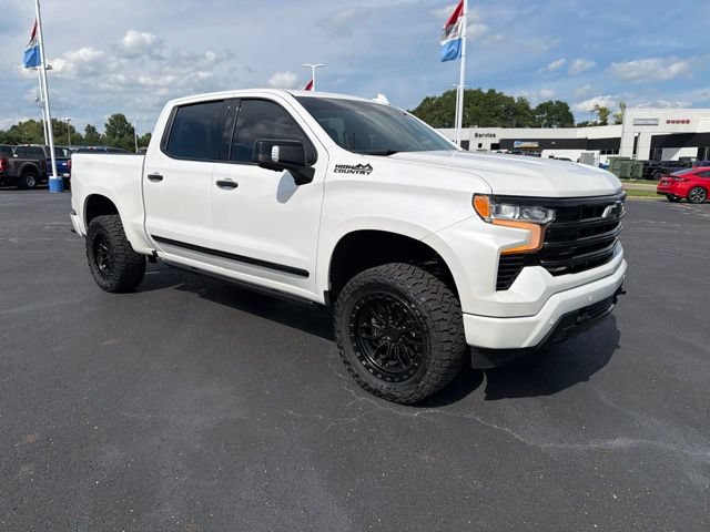 Used 2024 Chevrolet Silverado 1500 High Country w/ Technology Package AWD/4WD image 2