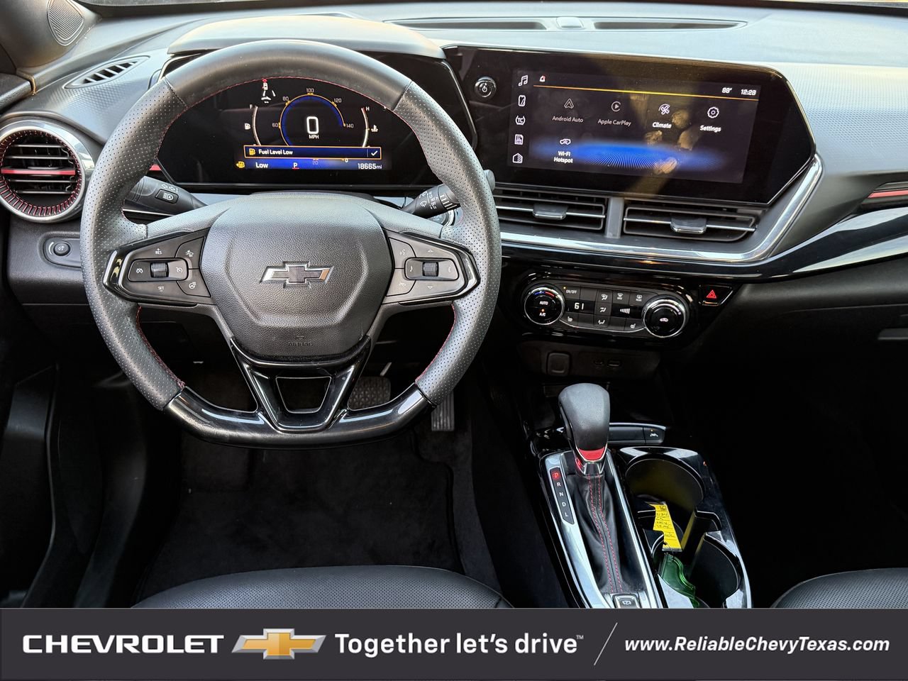 Used 2025 Chevrolet Trax RS w/ Sunroof Package FWD image 12