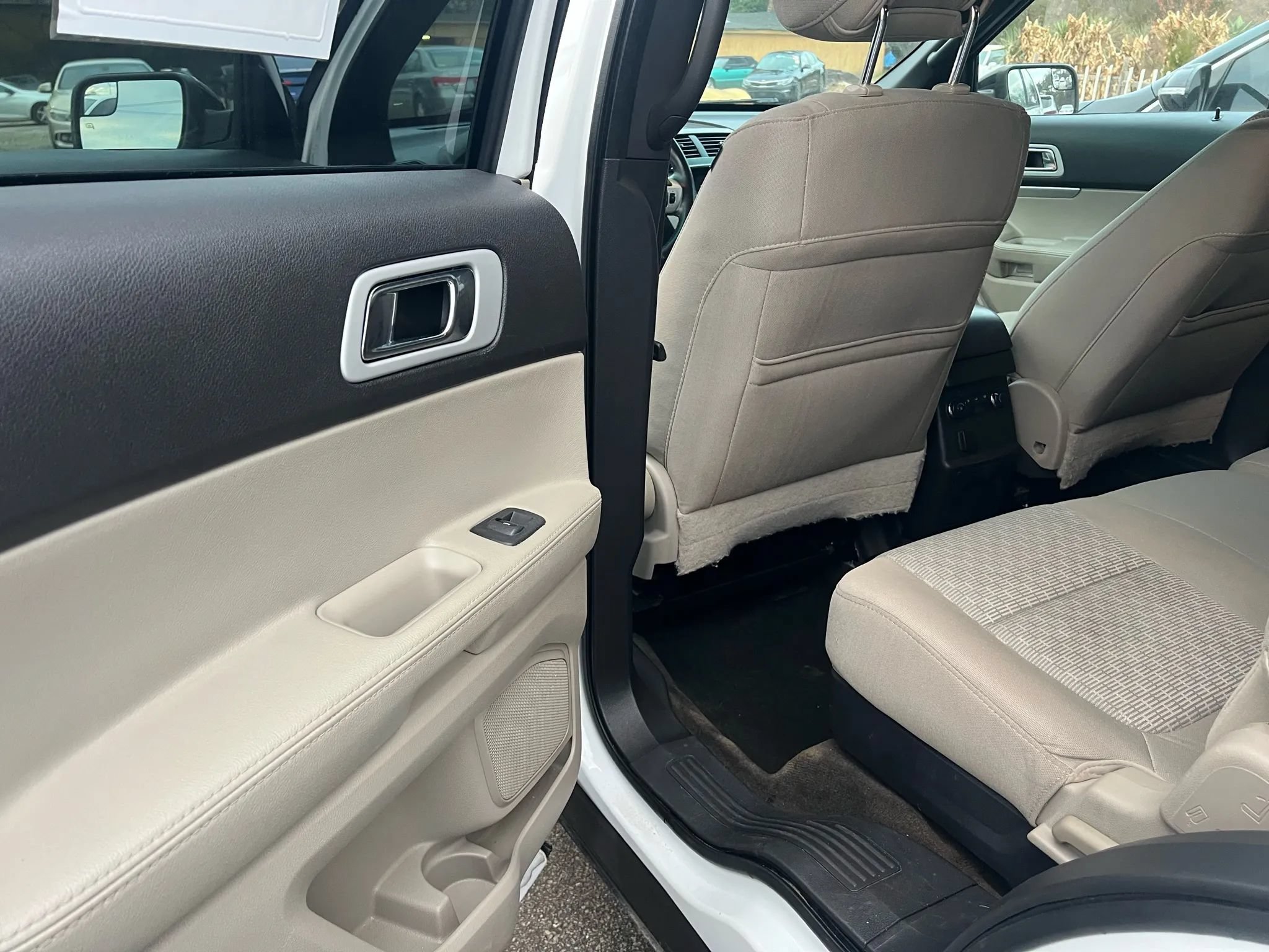 Used 2015 Ford Explorer XLT FWD image 11