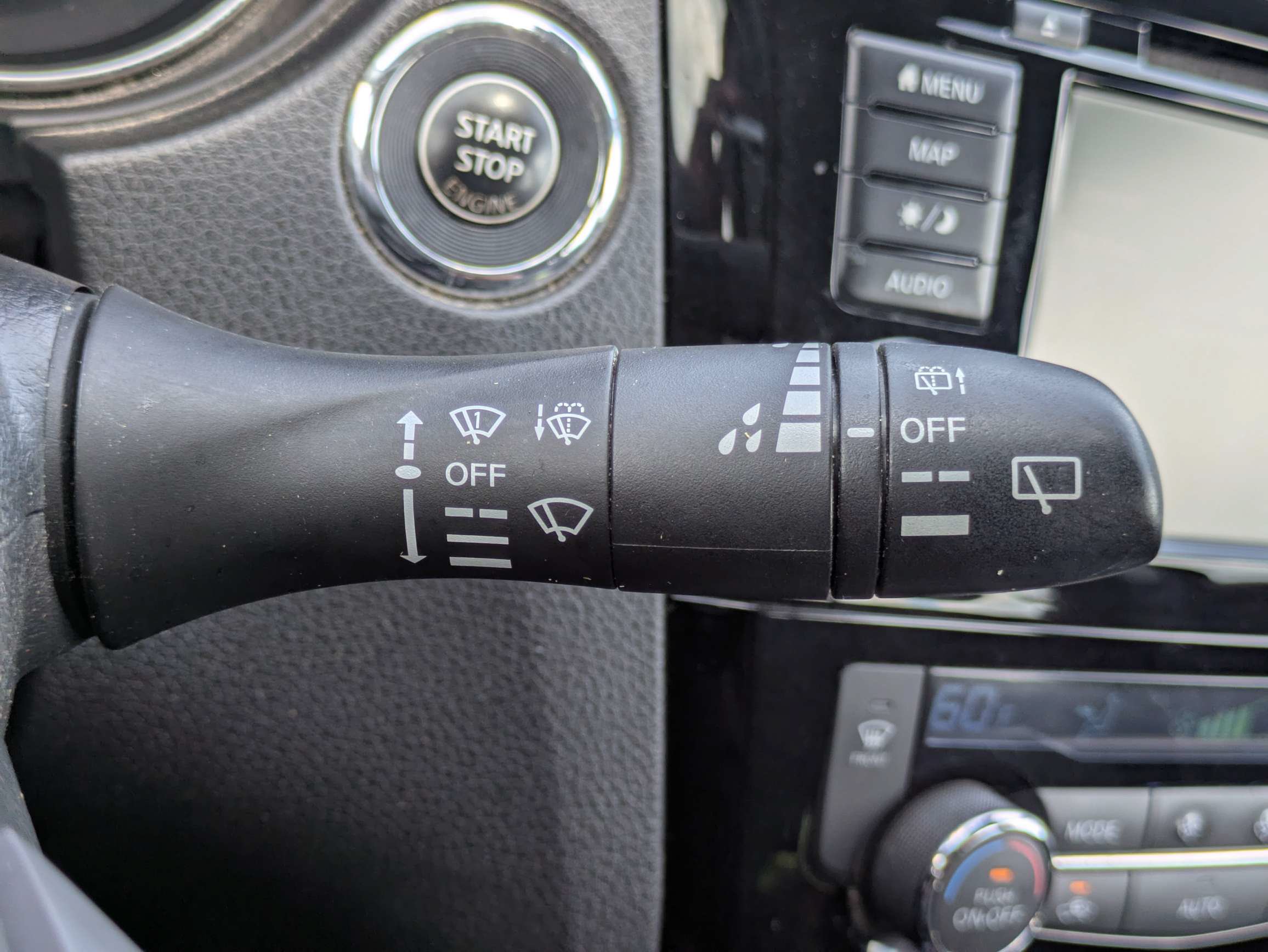 Used 2022 Nissan Rogue Sport SL FWD image 17