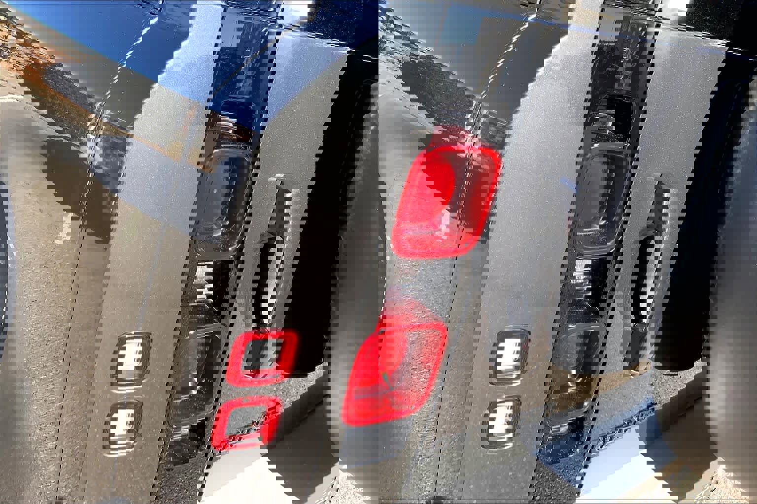 Used 2024 Land Rover Defender 110 SE image 28