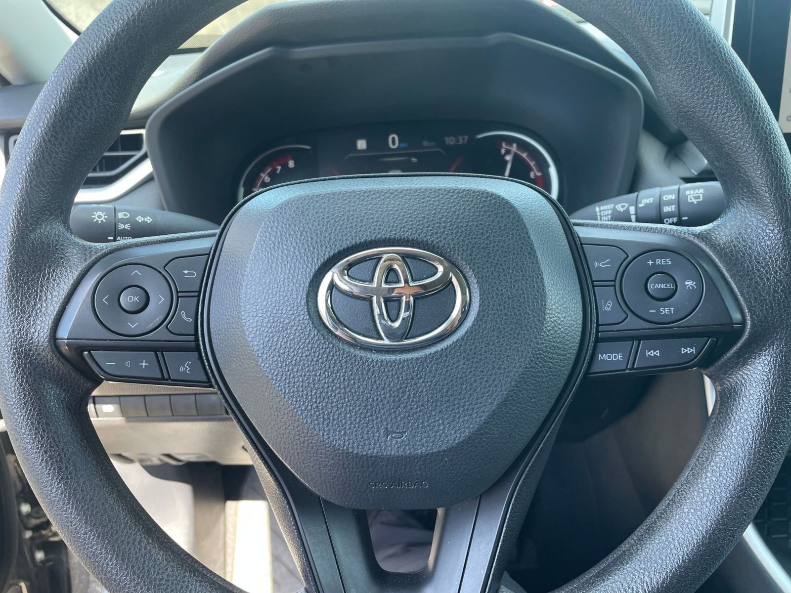 Used 2025 Toyota RAV4 XLE w/ Convenience Package image 29