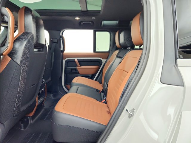 New 2026 Land Rover Defender 110 OCTA AWD/4WD image 24