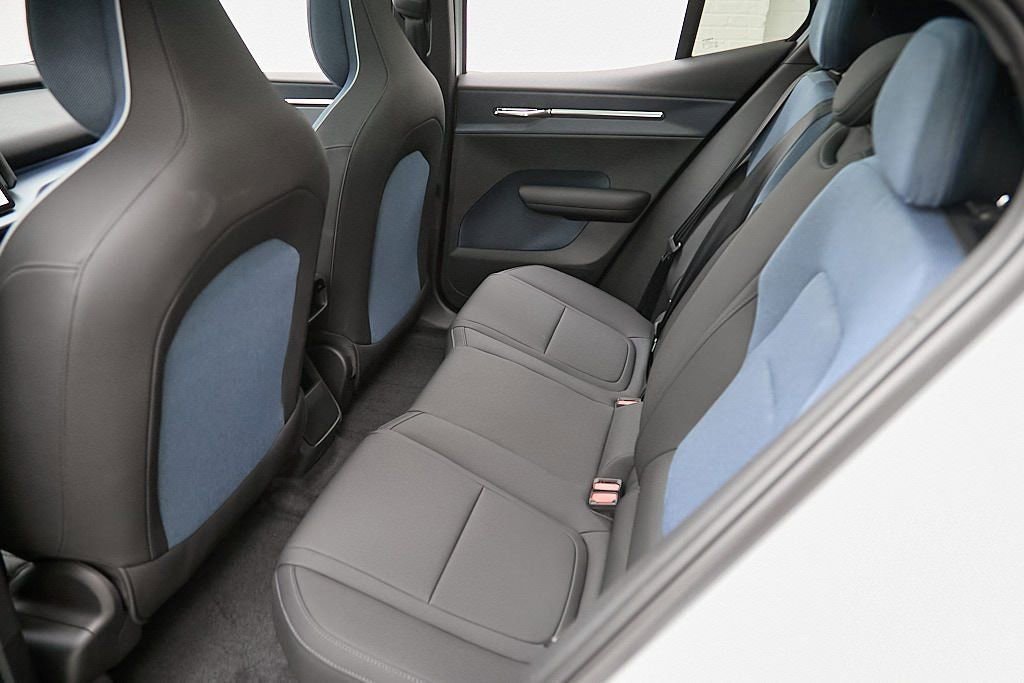 Certified 2025 Volvo EX30 Ultra w/ Climate Package image 21