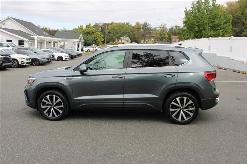 Used 2023 Volkswagen Taos SE w/ Panoramic Sunroof Package image 5