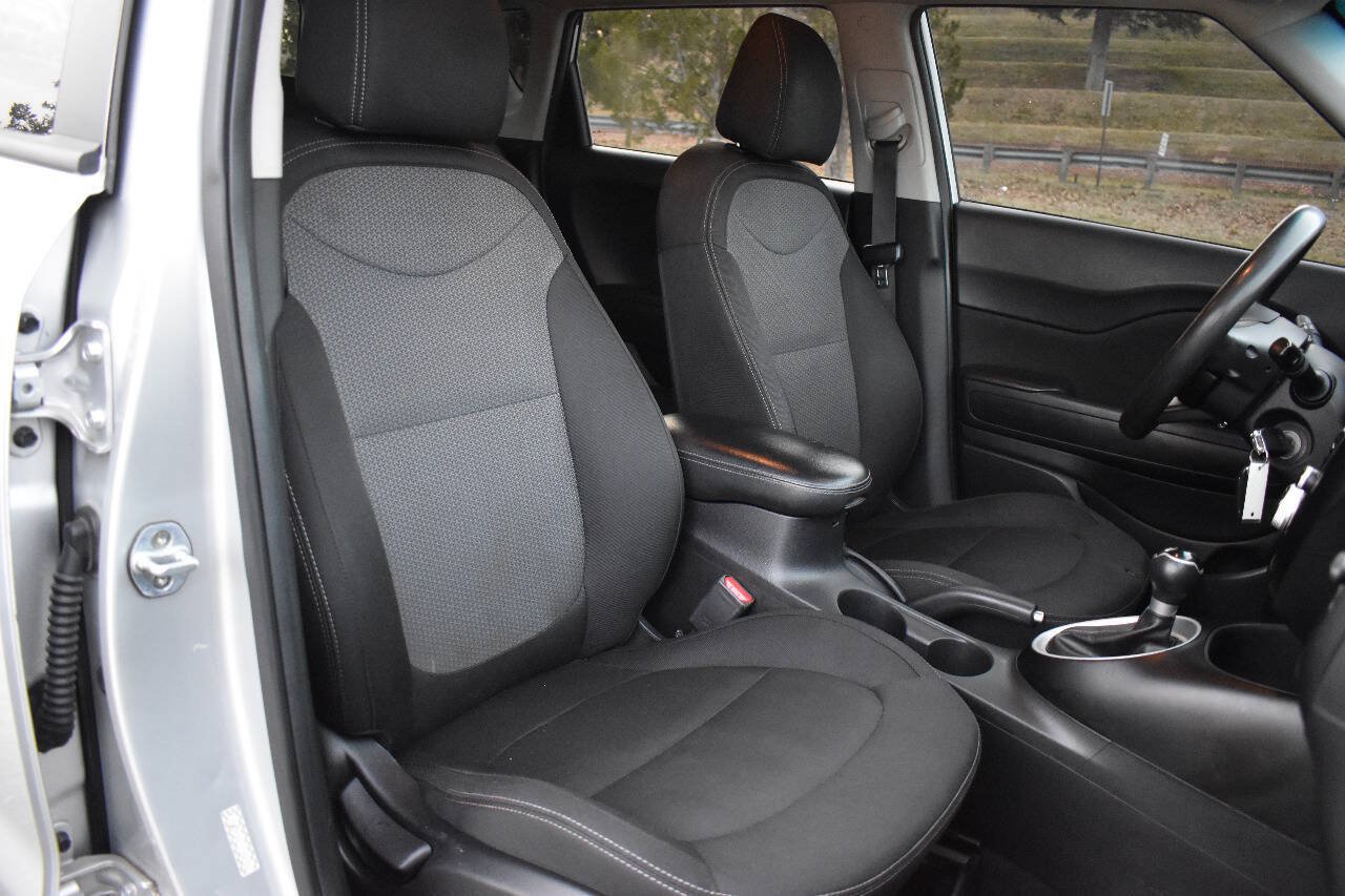 Used 2018 Kia Soul + FWD image 13