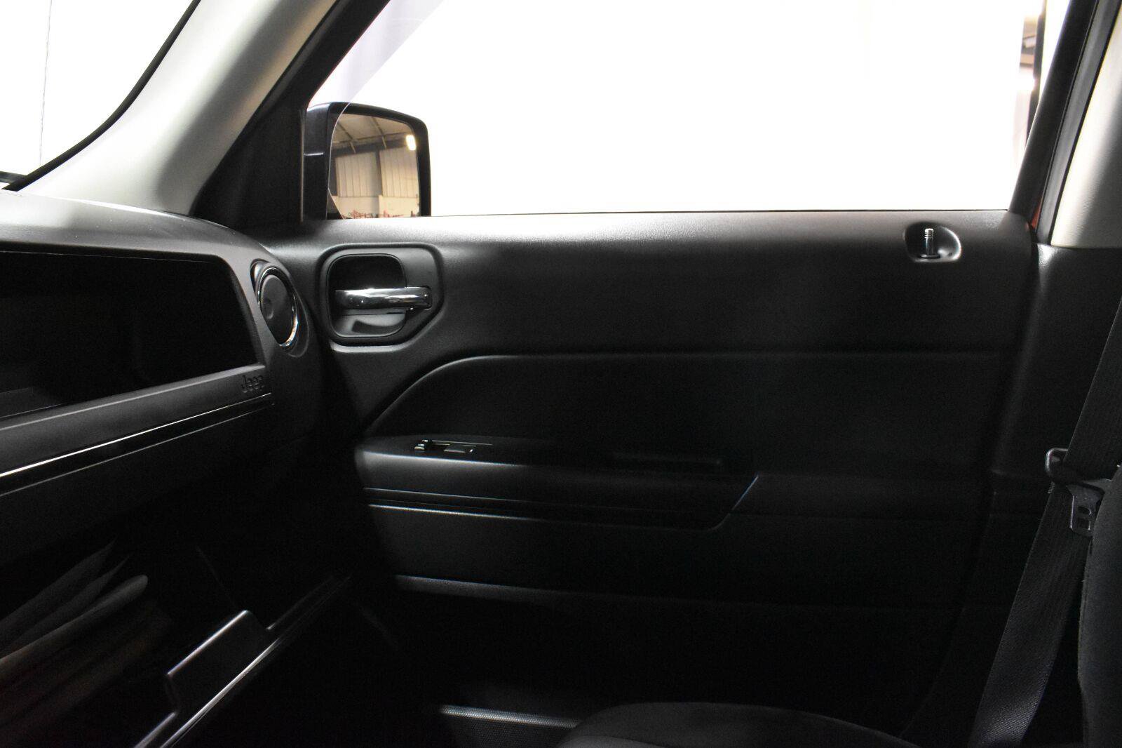 Used 2016 Jeep Patriot Latitude AWD/4WD image 17