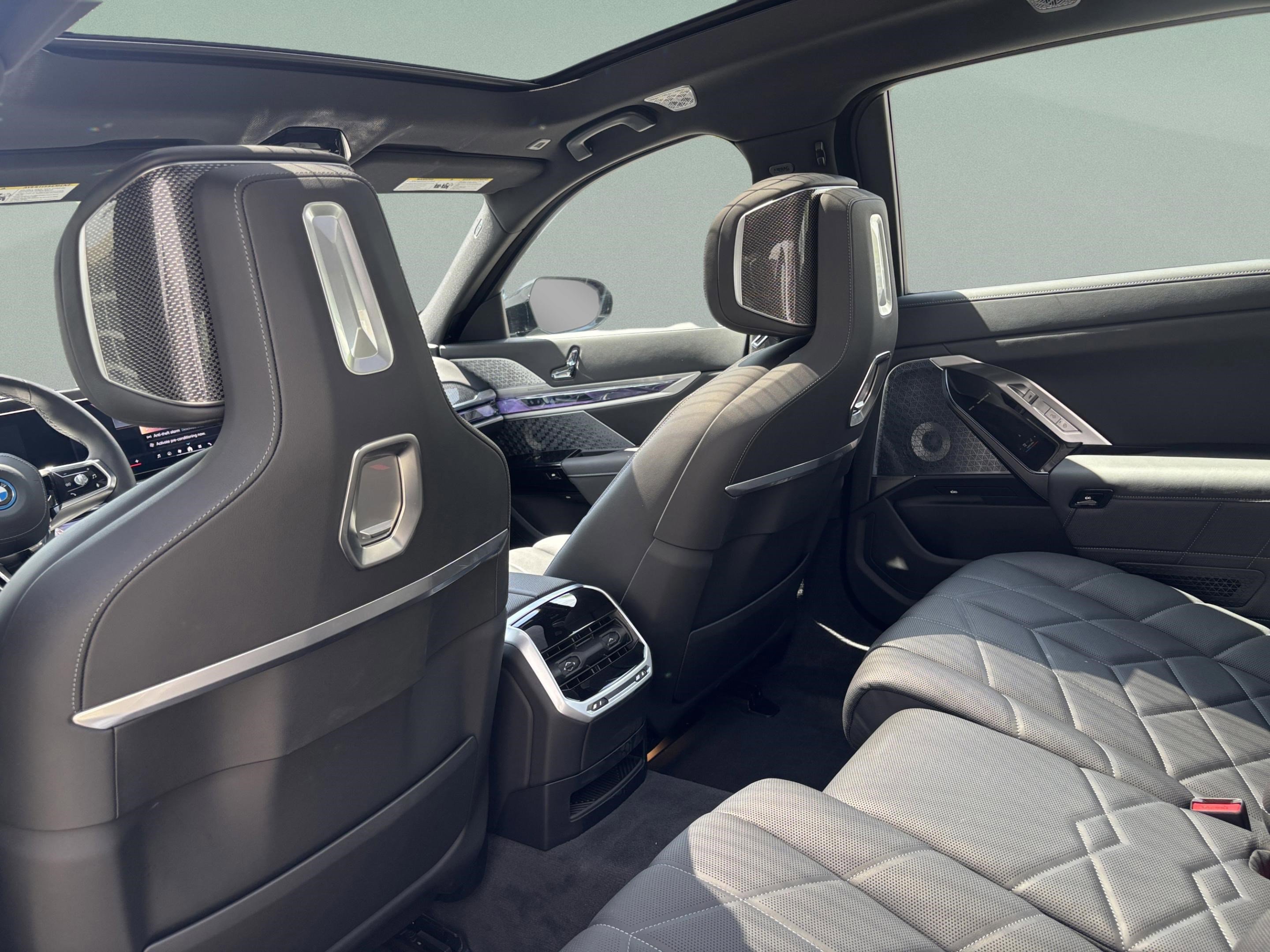 Used 2025 BMW i7 eDrive50 w/ M Sport Package image 29