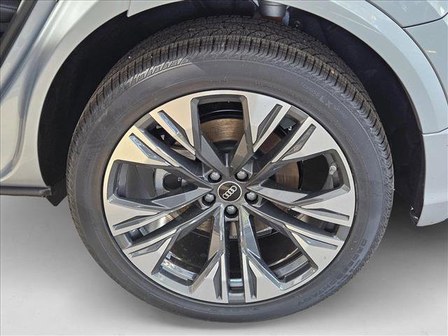 New 2025 Audi Q8 Premium w/ Black Optic Package image 10