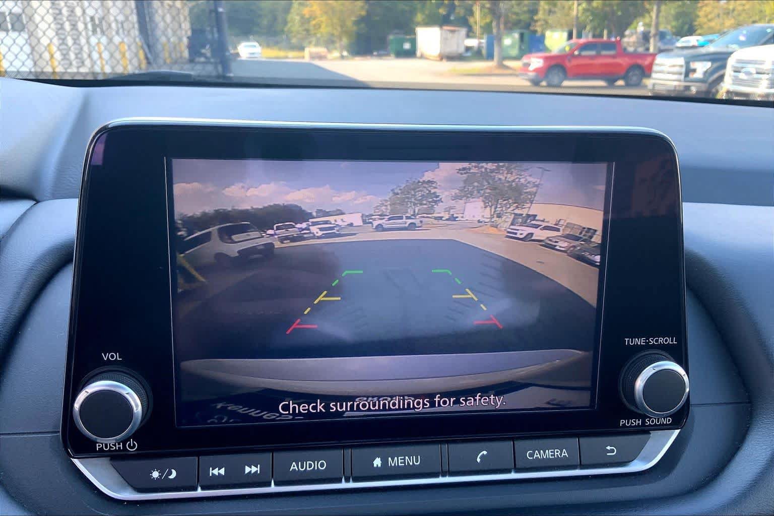 Used 2024 Nissan Rogue SV FWD image 28