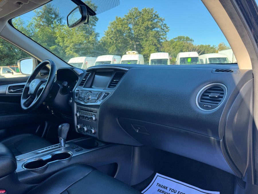 Used 2019 Nissan Pathfinder SL FWD image 21