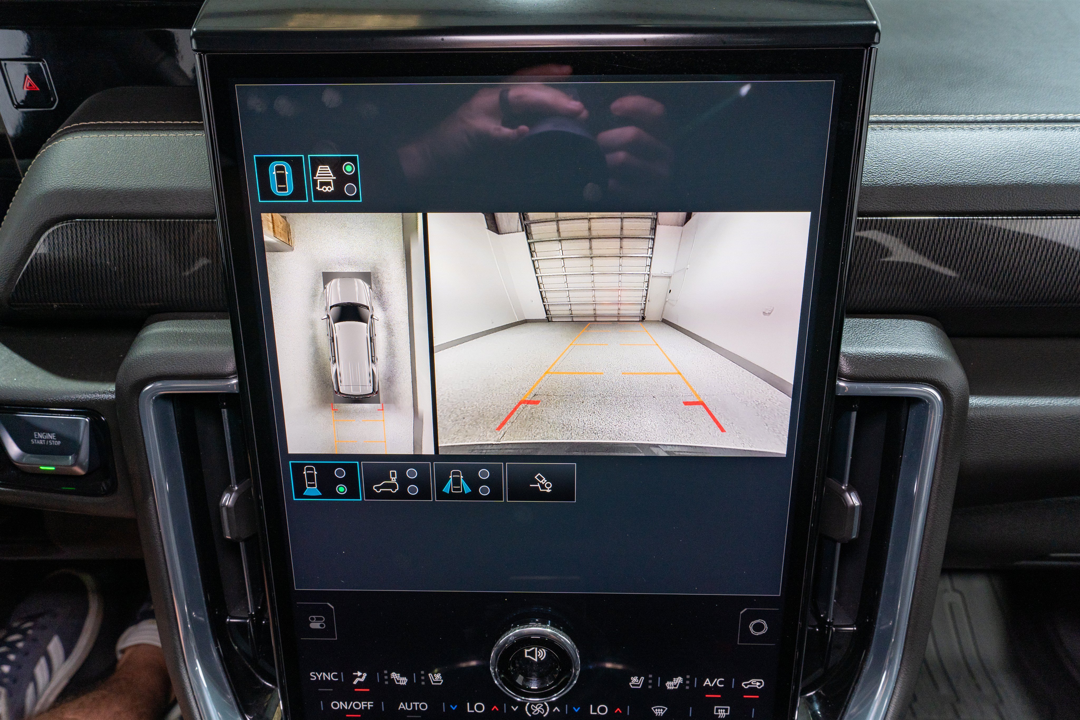 Used 2025 GMC Yukon Elevation w/ Elevation Premium Package AWD/4WD image 22