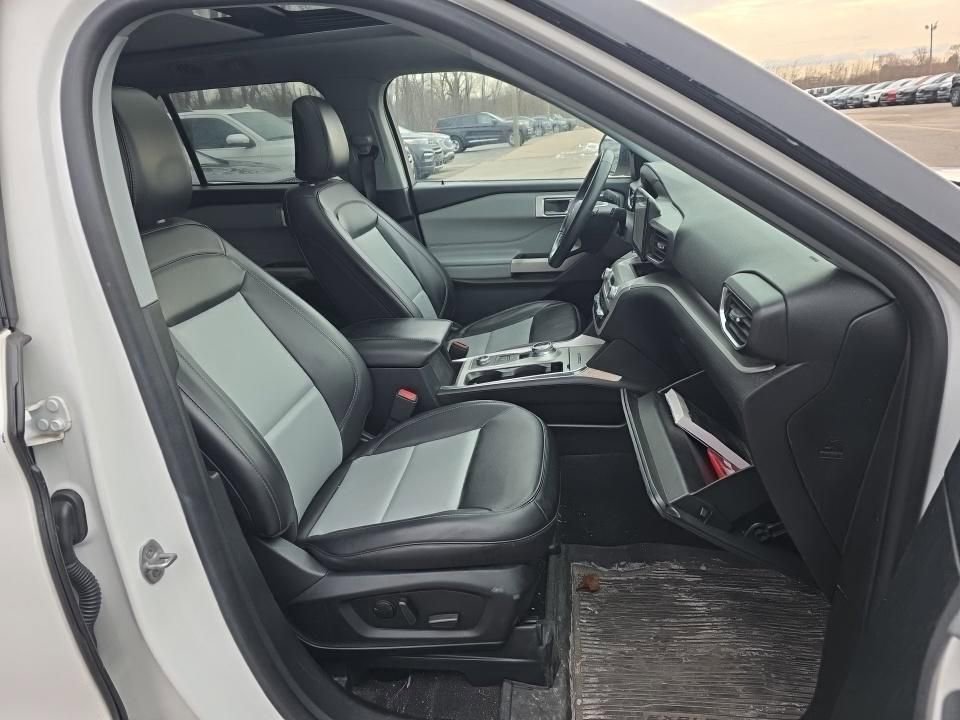 Used 2023 Ford Explorer XLT w/ Equipment Group 202A image 9