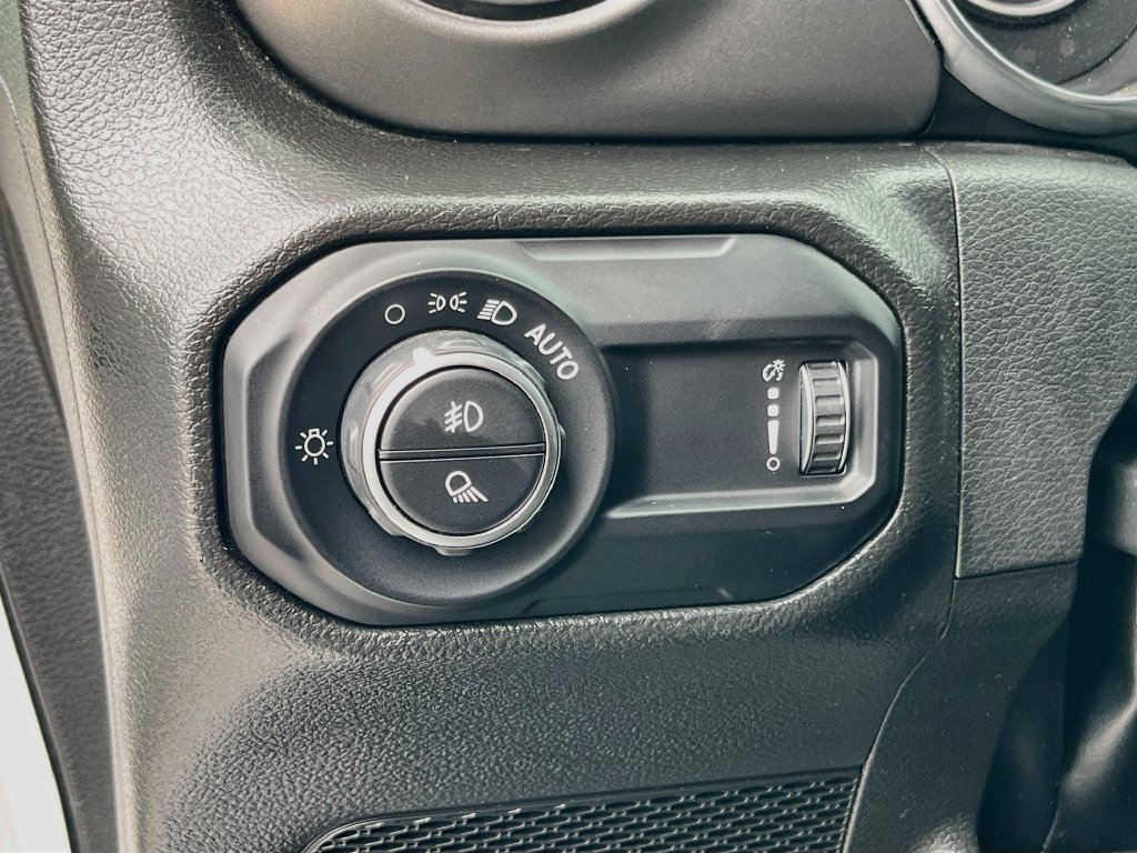 Used 2023 Jeep Gladiator Sport AWD/4WD image 10