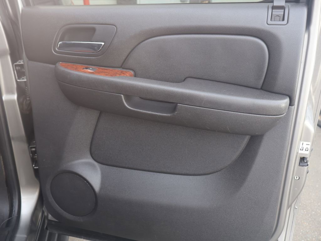 Used 2007 Chevrolet Suburban LT image 31