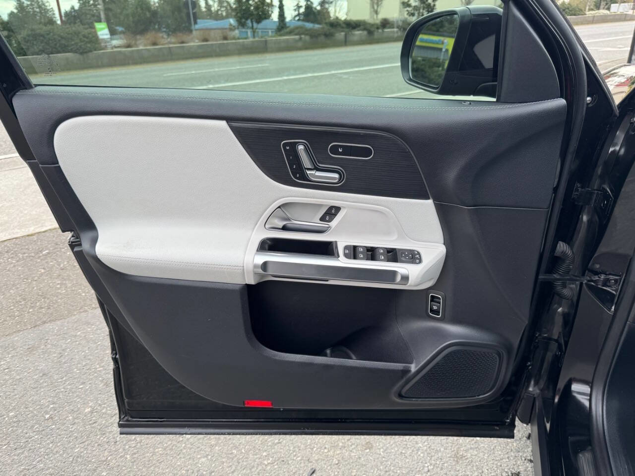 Used 2021 Mercedes-Benz GLB 35 AMG 4MATIC image 30