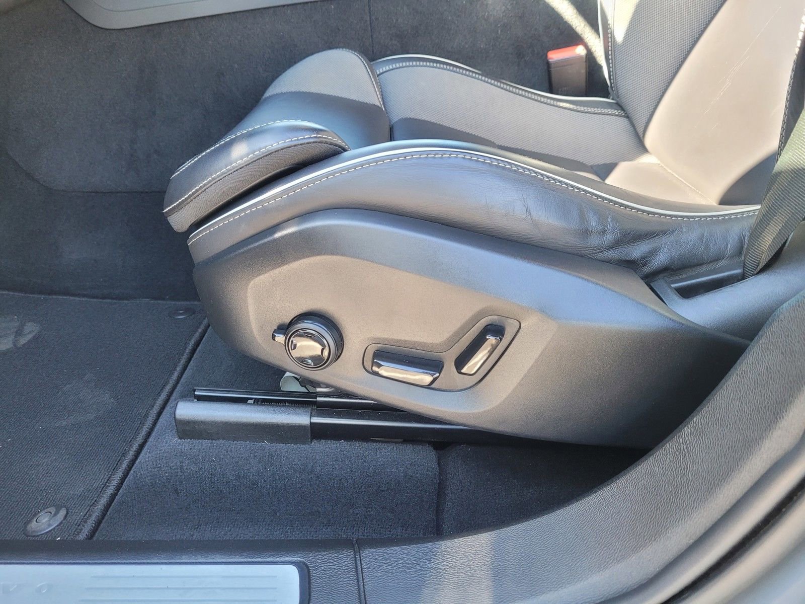 Certified 2023 Volvo XC60 B5 Ultimate AWD/4WD image 10