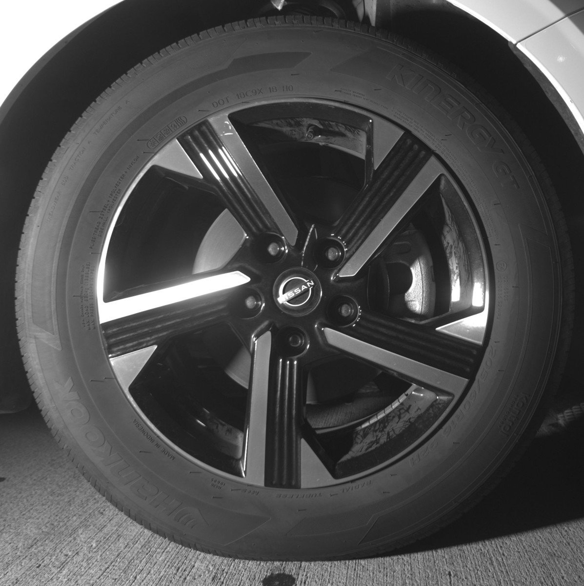 Used 2025 Nissan Sentra SV FWD image 13