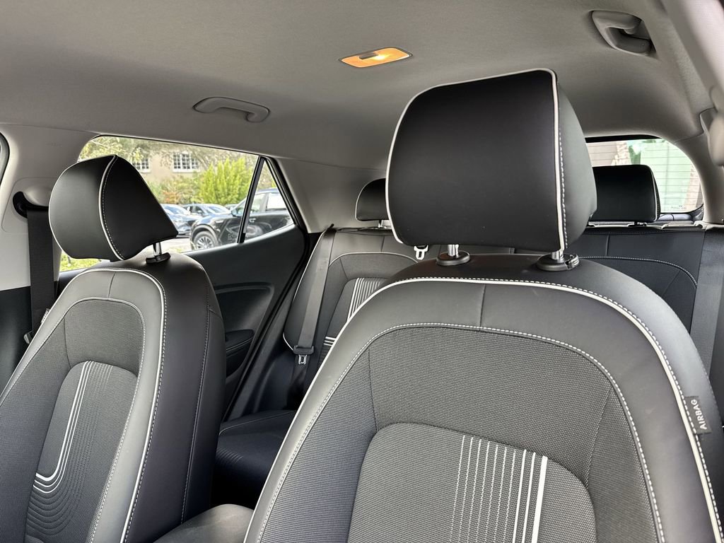 Used 2024 Hyundai Venue Limited image 42