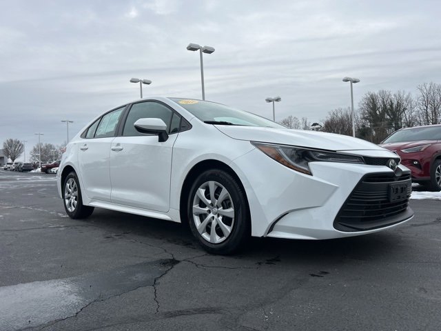 Used 2024 Toyota Corolla LE image 3