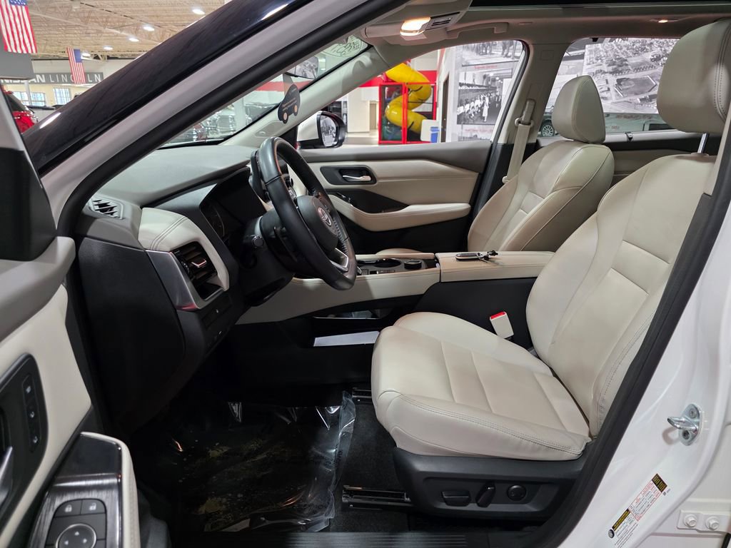 Used 2023 Nissan Rogue SL w/ SL Premium Package image 14