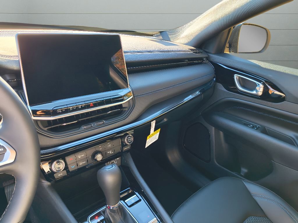 New 2026 Jeep Compass Latitude image 21