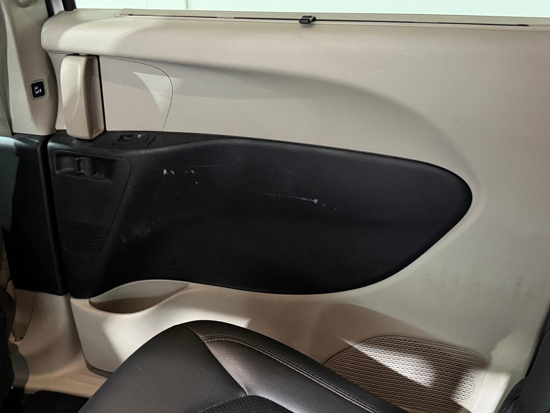 Used 2020 Chrysler Pacifica Touring-L FWD image 13