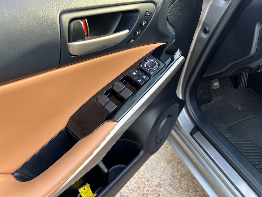 Used 2019 Lexus IS 300 image 12