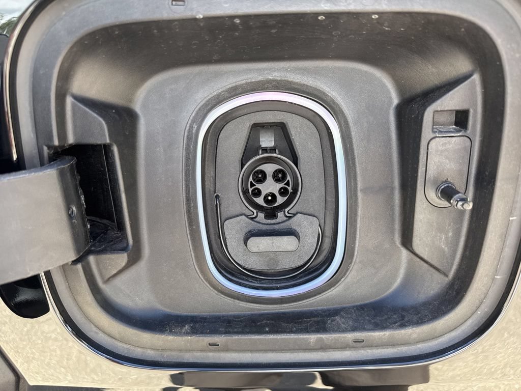 Used 2026 Chevrolet Silverado EV Trail Boss w/ LPO, Gameday Tailgate Package AWD/4WD image 18