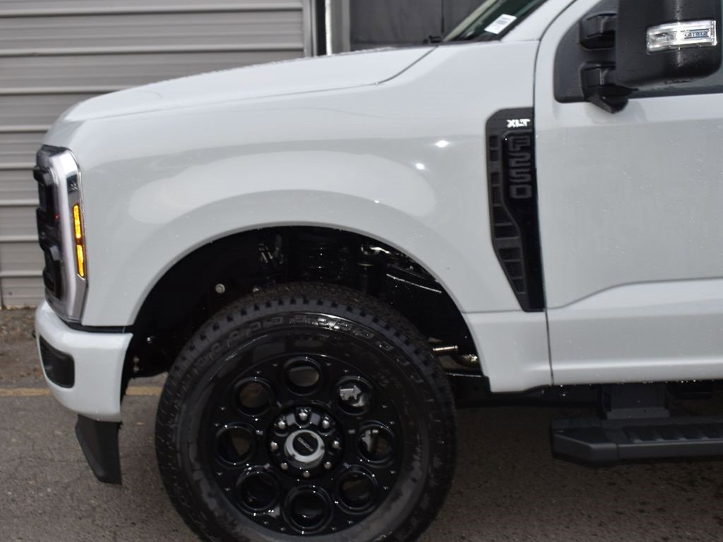 New 2026 Ford F250 4x4 Crew Cab Super Duty image 6