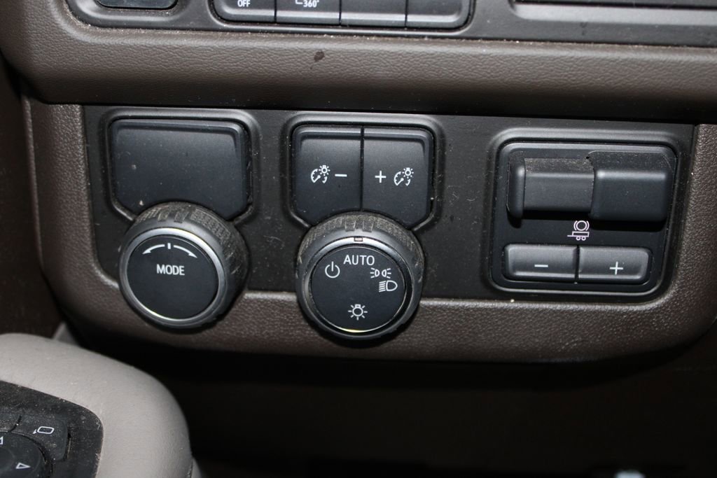 Used 2022 Chevrolet Tahoe LT w/ Luxury Package image 28