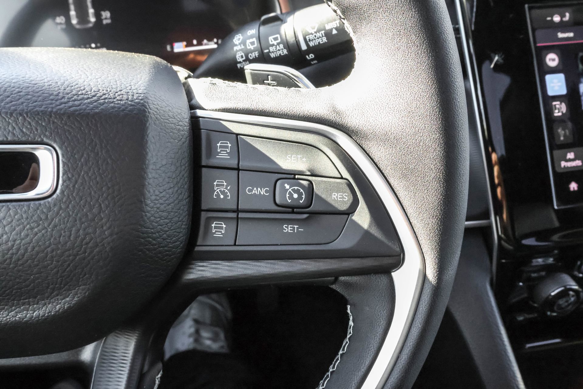 New 2025 Jeep Grand Cherokee Altitude image 28