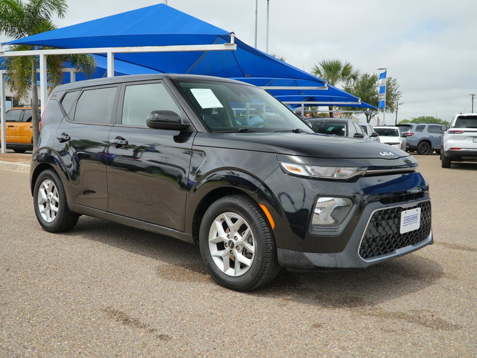 Used 2022 Kia Soul LX w/ Technology Package FWD image 3